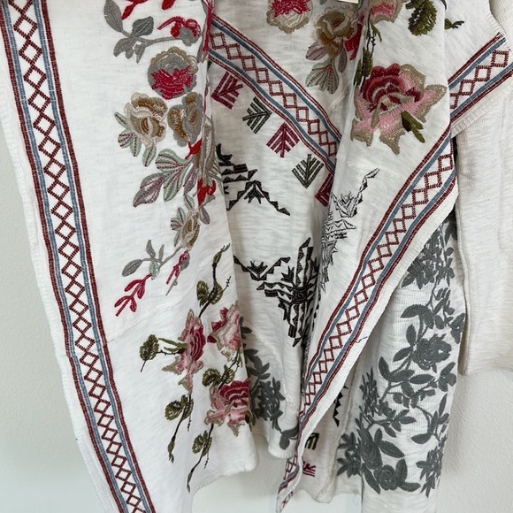 NWT Paparazzi English Rose Embroidered Cardigan - Picture 7 of 14